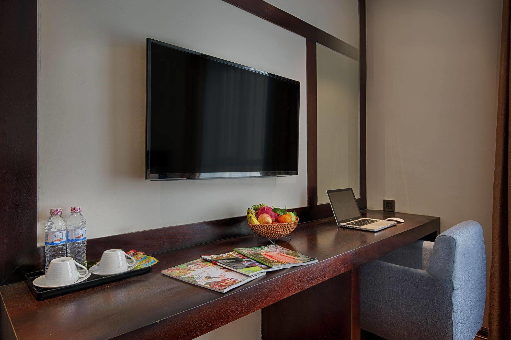 Sofia Suite Hotel Danang Exterior photo
