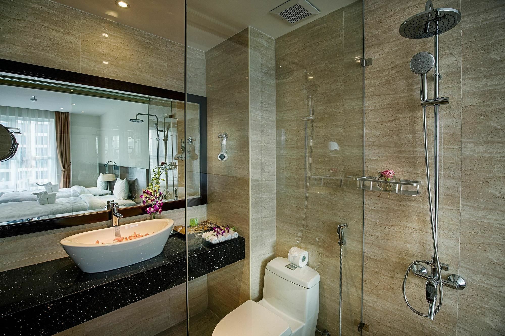 Sofia Suite Hotel Danang Exterior photo